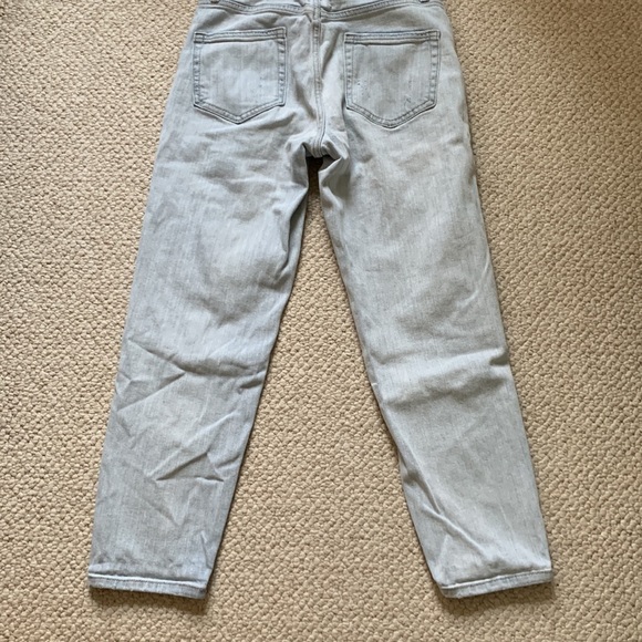 Light Wash Distressed Mom Jeans - Picture 4 of 6